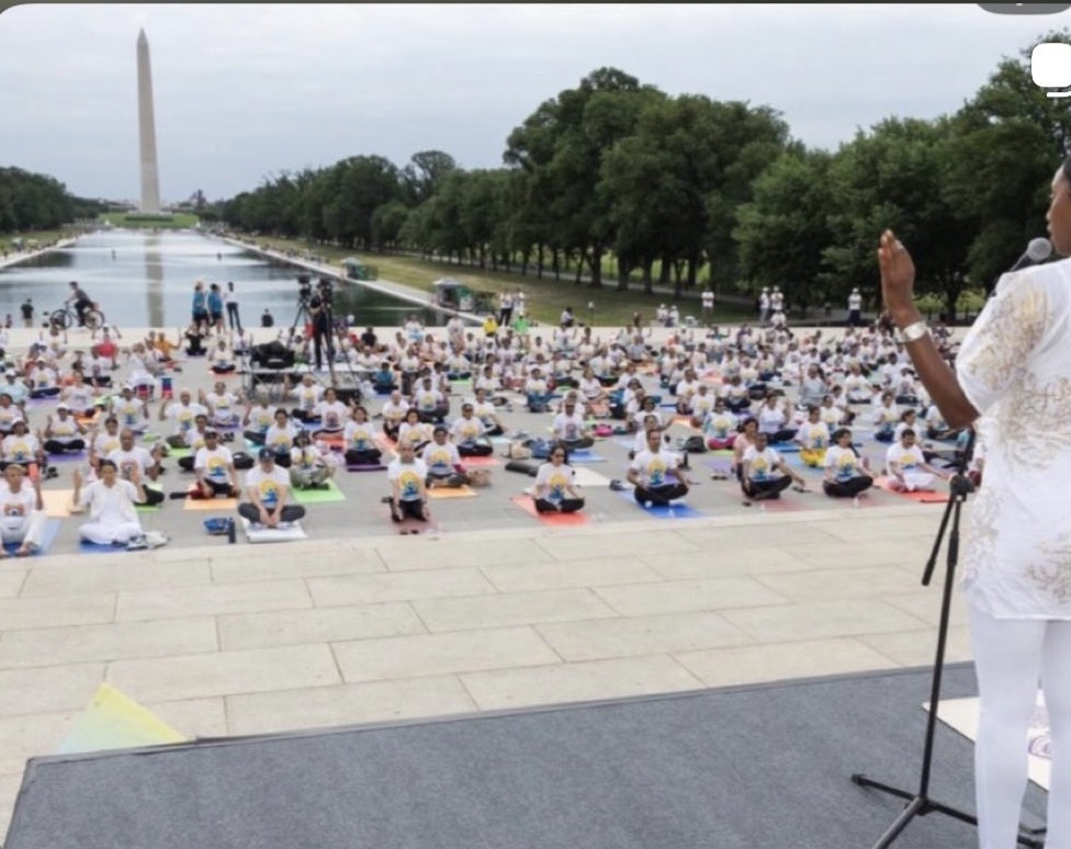 Kelle teaching a large outdoor meditation audience at the Lincoln Memorial, overlooking the Reflecting Pool